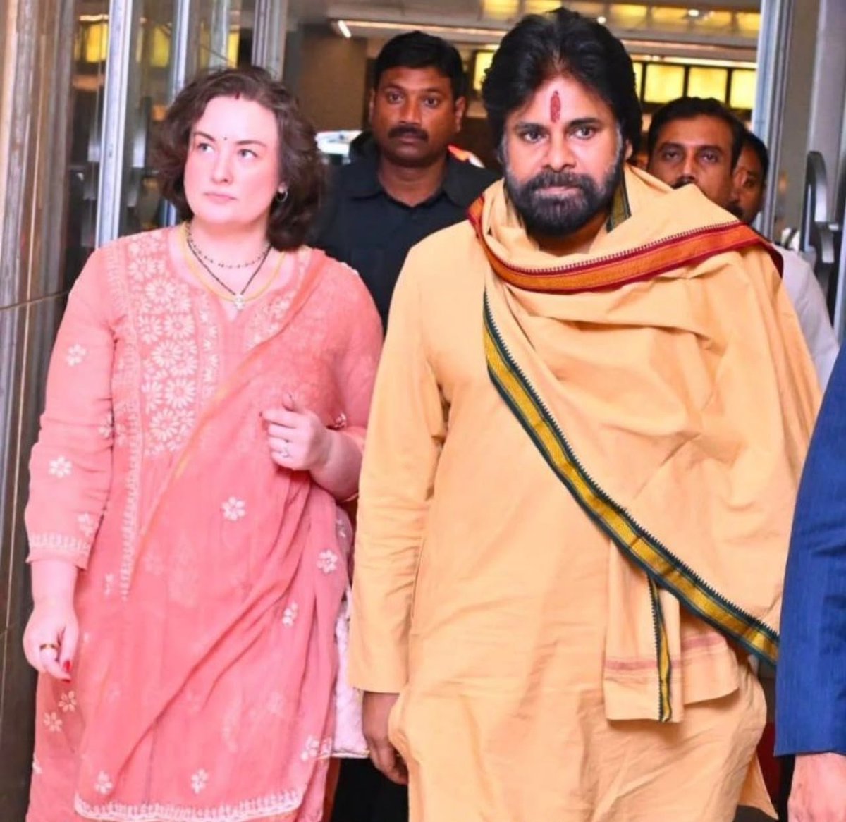 ganeshbandla's tweet photo. నిన్న రాత్రంతా నిద్ర రాలేదు… ఒకటే ఆలోచన…

ఒక సంవత్సరం కాదు… రెండు సంవత్సరాలు కాదు… దాదాపు పదిహేనేళ్లుగా మీరు నడుము నొప్పి, భుజం నొప్పితో ఎంత నరకం అనుభవించారో తలచుకుంటే నా గుండె బరువెక్కిపోయింది. చిన్న పంటి నొప్పి వచ్చినా మనిషి విలవిల్లాడిపోతాడు. అలాంటిది మీరు ఇన్ని సంవత్సరాలు ఆ బాధను చిరునవ్వు వెనుక దాచుకుని జీవించడం నిజంగా అసాధారణం.

నాకు ఈ రోజు కూడా గబ్బర్ సింగ్ షూటింగ్ రోజులు కళ్లముందే కనిపిస్తున్నాయి. గుజరాత్‌లో జరిగిన ఆ ప్రమాదం… గుర్రం మీద నుంచి పడిపోయిన ఆ క్షణం… వైద్యులు వెంటనే ఆపరేషన్ చేయించుకోవాలని చెప్పిన సందర్భం… ఇవన్నీ ఇప్పటికీ నా మనసును వెంటాడుతూనే ఉన్నాయి.

ఆ సమయంలో మీరు ఒక నిర్ణయం తీసుకున్నారు. అది ఒక హీరో తీసుకున్న నిర్ణయం కాదు… మాటకు ప్రాణం ఇచ్చే మహామనిషి తీసుకున్న నిర్ణయం.

“ముందు సినిమా పూర్తి చేద్దాం… నిర్మాతకు ఇబ్బంది కలగకూడదు… ఇన్ని వందల మంది కష్టపడుతున్నారు…” అని మీ శరీరం భరించలేని నొప్పిని గుండెల్లో దాచుకుని, ఆపరేషన్‌ను వాయిదా వేసి, షూటింగ్ పూర్తి చేసి, సినిమా విడుదలయ్యే వరకు మాకు అండగా నిలిచారు.

ఒక నిర్మాతగా ఆ రోజున మీరు నాకు ఇచ్చింది ఒక హిట్ సినిమా మాత్రమే కాదు… జీవితాంతం మర్చిపోలేని ఋణం. ఆ ఋణాన్ని నేను ఏ జన్మలోనూ తీర్చలేను.

ఈ రోజు మీ ఆరోగ్యం గురించి ఆలోచిస్తుంటే నా హృదయం ముక్కలవుతోంది. ఆ రోజున మీ బాధను నేను పూర్తిగా అర్థం చేసుకోలేకపోయానేమో… కానీ ఈ రోజు ఆ బాధ ఎంత పెద్దదో అర్థమవుతోంది.

దేవుడిని ఒక్కటే కోరుకుంటున్నాను… మీరు అనుభవించిన ప్రతి నొప్పికి ప్రతిఫలంగా ఇకపై మీ జీవితంలో ఆరోగ్యం, ఆనందం, ప్రశాంతత మాత్రమే ఉండాలి. ఎందుకంటే మీరు తెరపై మాత్రమే కాదు… నిజ జీవితంలో కూడా ఎందరో మనుషుల జీవితాలను నిలబెట్టిన నిజమైన హీరో.

మీరు ఆరోగ్యంగా నవ్వుతూ ఉండటమే… మీపై ప్రేమ ఉన్న మా అందరికీ అతిపెద్ద సంతోషం.

@PawanKalyan sir