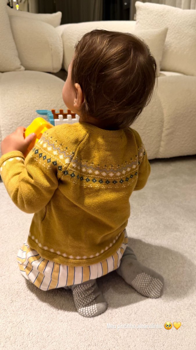 DiarioJadeM's tweet photo. A tia Bubu babá nessa bonequinha 🤏💛| @brusantanareal via Instagram story 📸 https://t.co/kwlvH7Y8tZ
