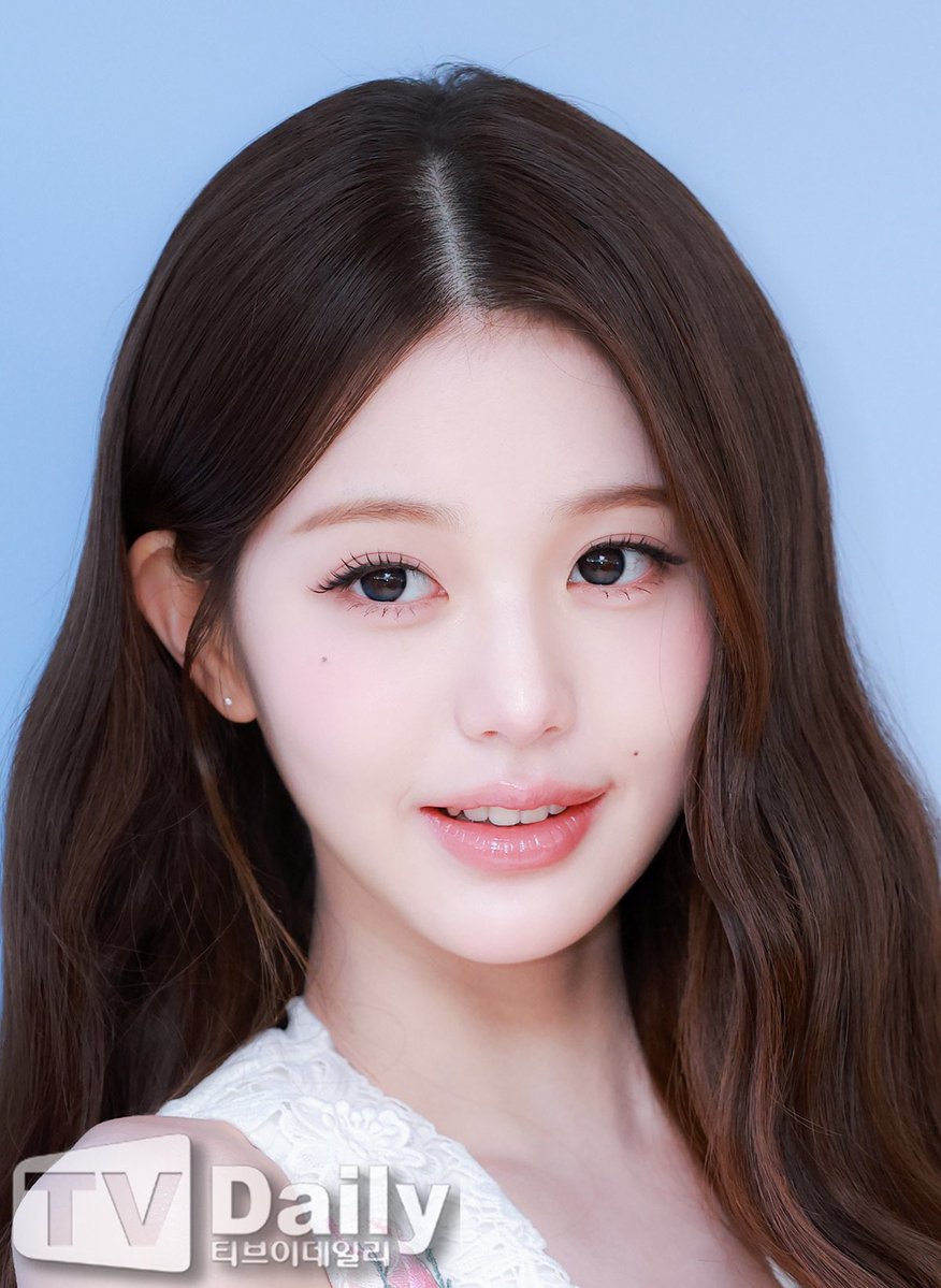 luvwy04's tweet photo. 적수가 없는 청순 장원영 https://t.co/Mo0jTaKuLo