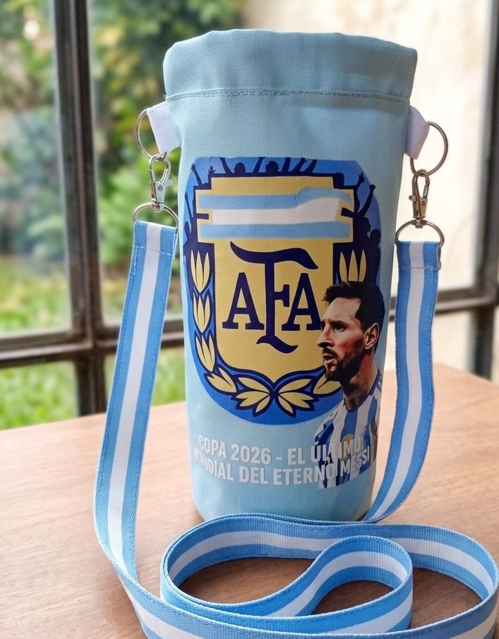 WomanDPrince's tweet photo. Por favor alguien que me ayude, ya no se que hacer. Necesito juntar dinero para el tratamiento de mi hijo 
Si querés colaborar mi Alias es CARBON.MINUTO.MAR 
ó comprar lo que hago

Vendo Porta botellas Mundial 
$12.000
Envíos por Correo argentino 

#mundialdefútbol2026 https://t.co/Gmlpo49CXy