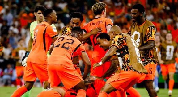 GrootKkw's tweet photo. Wat een plaatje 

In the final minutes 1-0 for Holland https://t.co/6OzSU30GT3