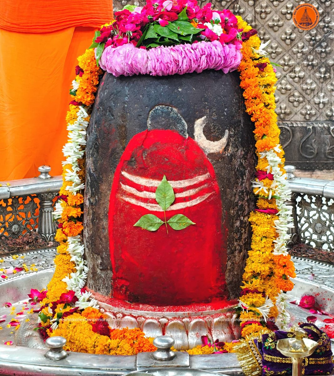 Dineshtripthi's tweet photo. ॐजय श्री महाकाल
ॐ नमः पार्वती पतये
हर हर महादेव
स्वयंभू दक्षिणमुखी राजाधिराज मृत्युलोकाधिपति भूतभावन अवंतिकानाथ बाबा श्री महाकालेश्वर ज्योतिर्लिंग जी का बालभोग श्रृंगार आरती दर्शन
 ३०-०६-२०२६ मंगलवार https://t.co/QeAr1IUjoJ