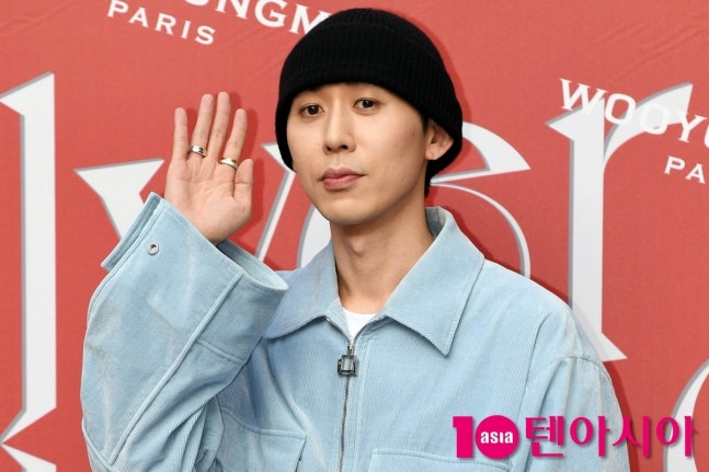 tang__kira's tweet photo. Ten Asia mengabarkan kalau hubungan Code Kunst dengan pacarnya berakhir setelah 8 tahun bersama.

https://t.co/tYy42gfK74 https://t.co/DeJruCrkrK