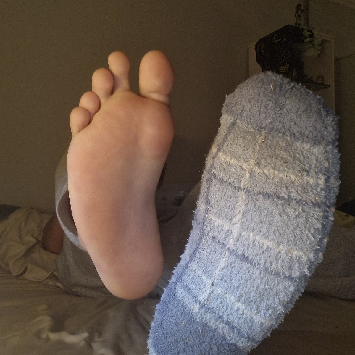 meatysolesAUS's tweet photo. These socks keep me warm but not without sweating up my feet https://t.co/Lj076Zokp2