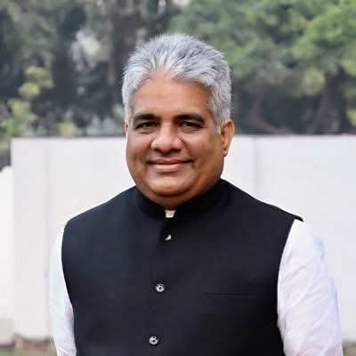 madanrrathore's tweet photo. अलवर संसदीय क्षेत्र से सांसद व केंद्रीय वन, पर्यावरण एवं जलवायु परिवर्तन मंत्री श्री भूपेंद्र यादव जी को जन्मदिवस पर हार्दिक शुभकामनाएं।

ईश्वर से आपके उत्तम स्वास्थ्य, दीर्घायु और मंगलमय जीवन की प्रार्थना करता हूं।
.
@byadavbjp @BJP4India @BJP4Rajasthan https://t.co/f35iKz6B3N