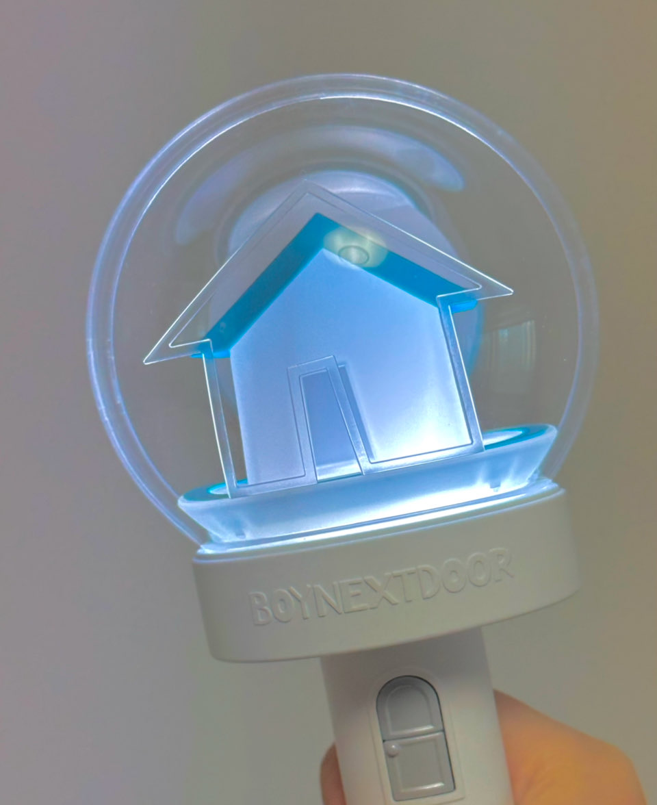 pqdoip's tweet photo. 보넥도 응원봉 원더스틱 양도
4.5 무드등 버전
모든 구성품 포함(포카,배터리,파우치…)

택배 받은 날 하루 꺼내보고 한 번도 안꺼냈어요 거의 미개봉이라고 보심돼여… 
반택 0.22

보이넥스트도어 콘서트 판매 sell 대여x https://t.co/3iumLRNvdo