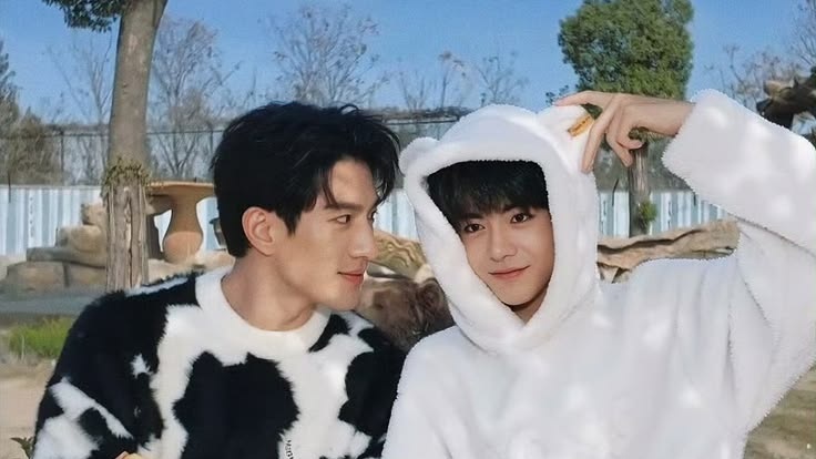 shinbver's tweet photo. #aylio Oneshoot AU 

" us " https://t.co/8YMLpl37iv