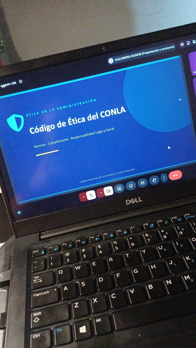 lales_san's tweet photo. Ya falta menos... 
Del trabajo a la casa, de la casa a la escuela, de la escuela al gimnasio y así se cumplen los sueños, solo unos meses más y ahora si díganme Licenciada 🤓🤓 https://t.co/ZnegDKeowc
