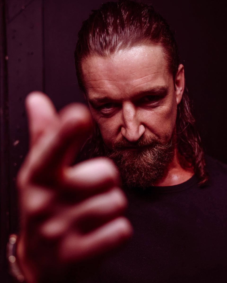 AEW_jp's tweet photo. バンバン・ギャングのリーダー、ジェイ・ホワイトが帰ってきました。

狙うは、デビッド・フィンレーとザ・ドッグスへの報復です。 https://t.co/9i5gt95xxK