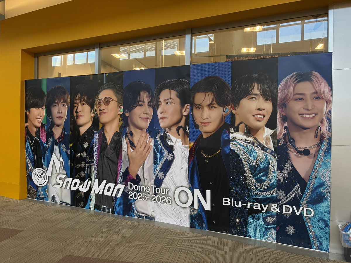 TOWER_ArSapporo's tweet photo. 【#SnowMan】

ライブBlu-ray&amp;DVD 
『Snow Man Dome Tour 2025-2026 ON』
入荷しました～💛💜🤍💙🧡💚🖤❤️🩷

発売を記念してアリオ札幌店では
🎵入口特大看板
🎵パネル展
🎵アクスタスポット　設置中🫶🏻

スノ担様のお越しをお待ちしております🎶

#SnowMan_ON https://t.co/Ktl0HvtzuE