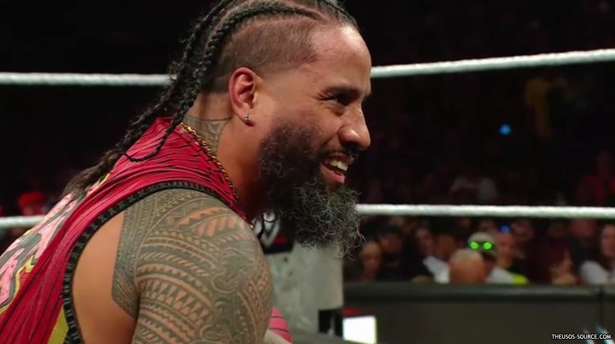 theusotwinzcom's tweet photo. Monday Night Raw Captures: https://t.co/3pDEKvtFE6 #WWERaw #TheUsos #Yeet https://t.co/KA1bRTXg9M