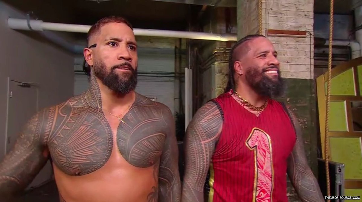 theusotwinzcom's tweet photo. Monday Night Raw Captures: https://t.co/3pDEKvtFE6 #WWERaw #TheUsos #Yeet https://t.co/KA1bRTXg9M