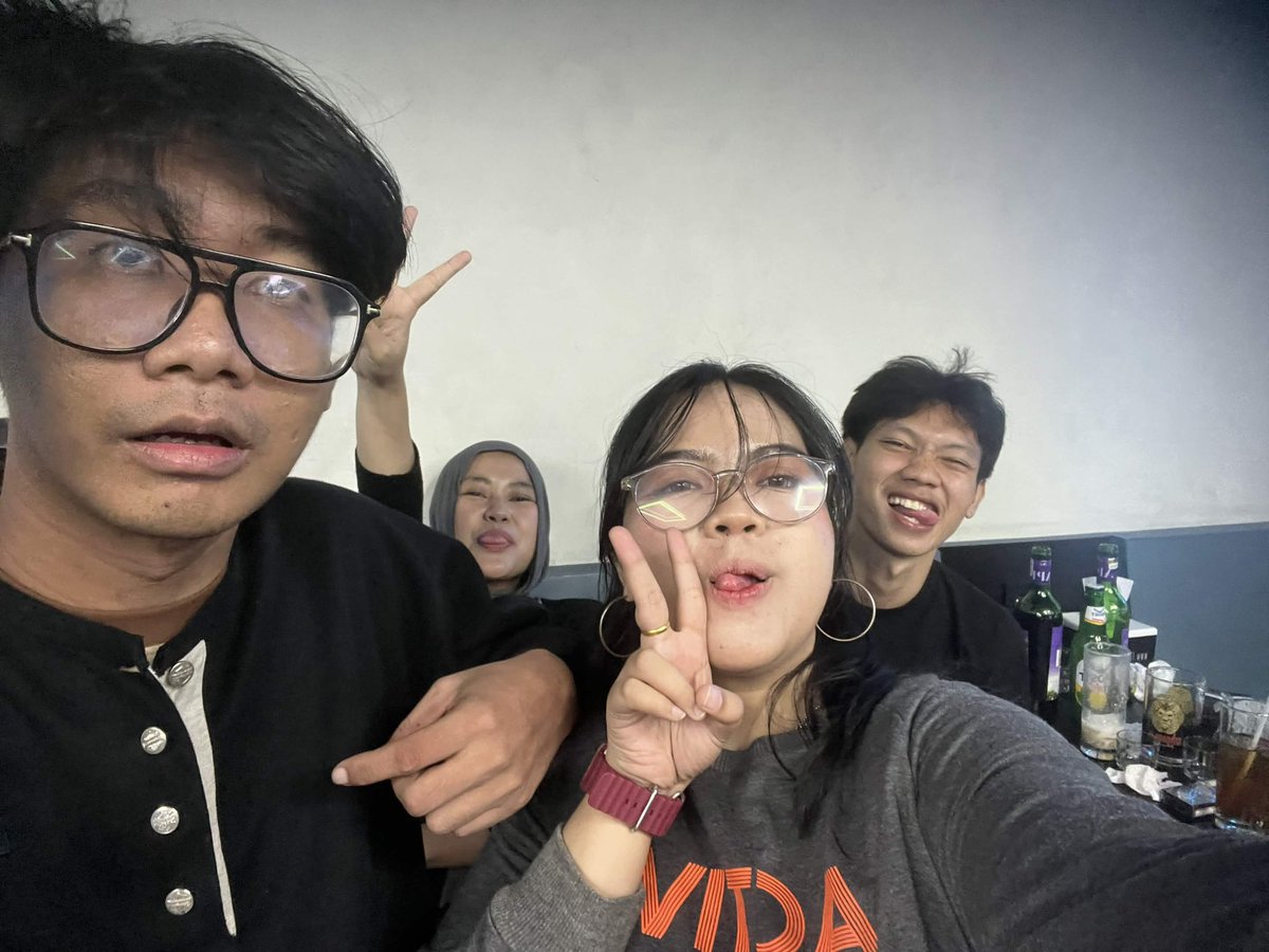90senfacei's tweet photo. foto kita blur https://t.co/pirkIvAyqR