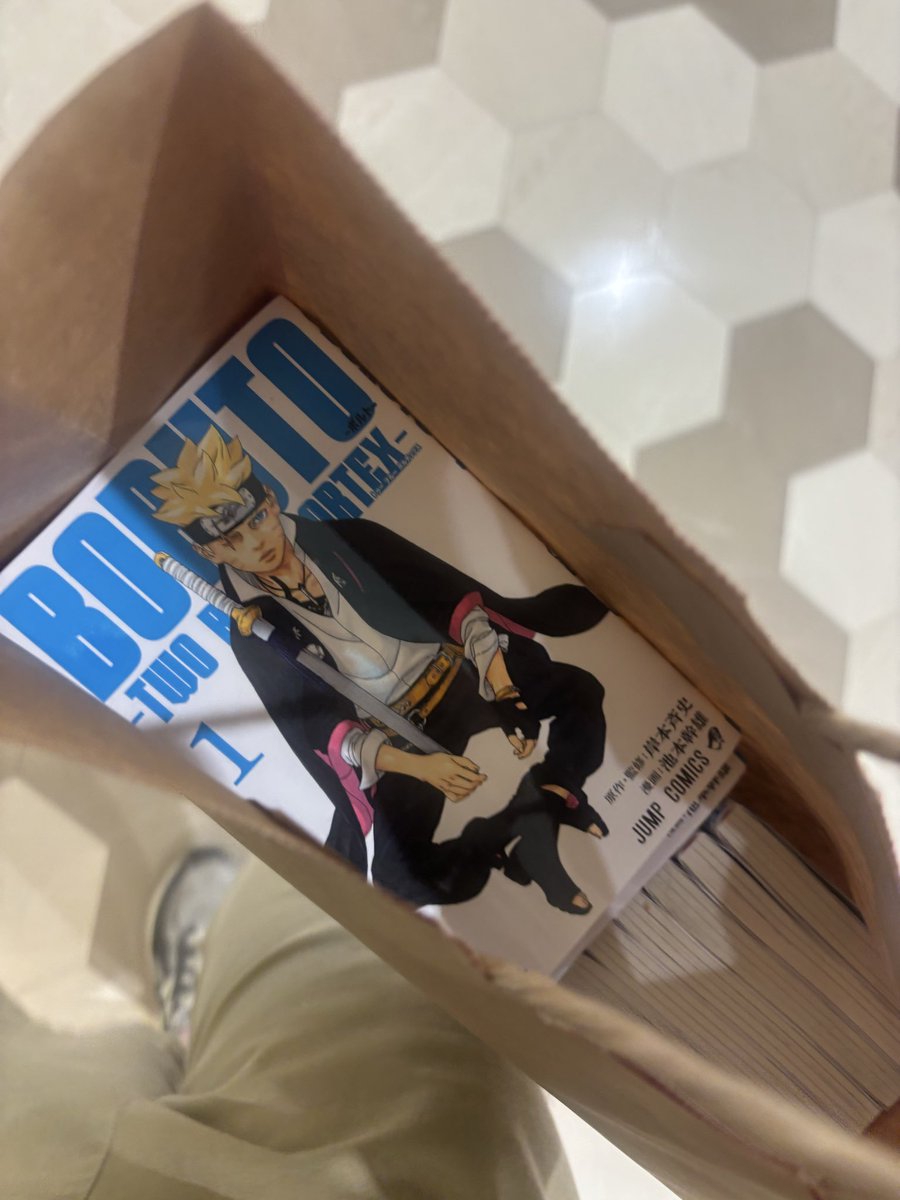 J08Gr's tweet photo. BORUTOをまとめて大人買い😂笑 https://t.co/UFZh6IxBh9