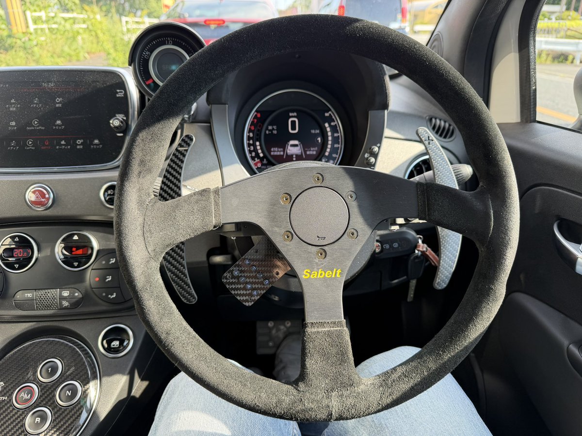 nico4nd's tweet photo. ABARTH 595社外ステアリング装着用
ステアリングスイッチのご紹介

MTに続いてATもご依頼いただきありがとうございました！
装着済みのパドルシフト配線に追加する形で対応させていただきました。

純正ステアリングでは左右にあるスイッチを左側に集約しています。 https://t.co/Dd2cLGN6Xl