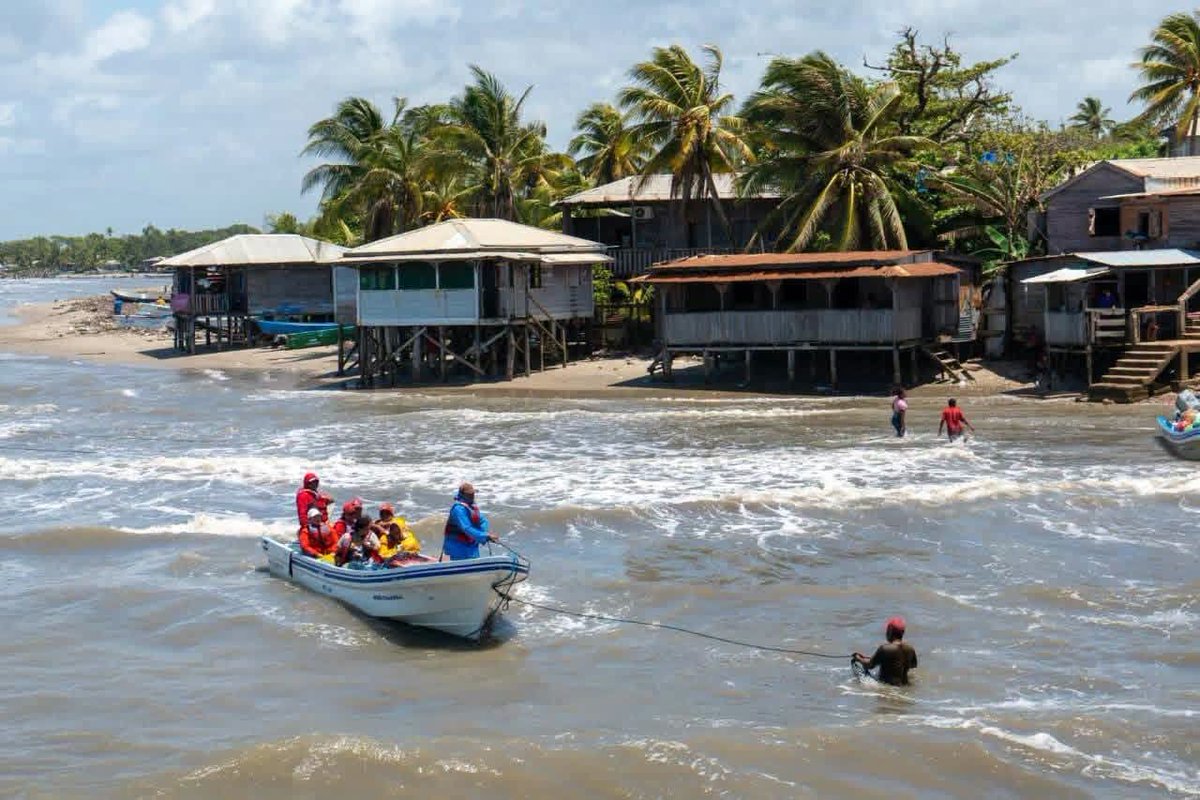 SimboloRev1979's tweet photo. 🦞 Inició la temporada de pesca de langosta del Caribe, que se extenderá hasta febrero del próximo año. 🌊

La actividad beneficiará a más de 14 mil familias y su apertura oficial se realizó en Bilwi, Puerto Cabezas. ⚓🤝#2026VIVASANDINO #2026SIEMPREMÁSALLÁ https://t.co/YszISFgbY8