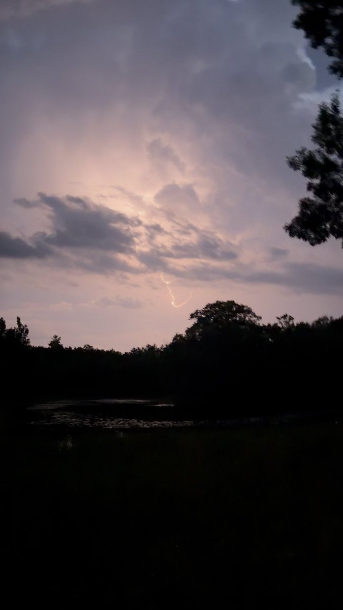 MadeBy_Jordan's tweet photo. I was looking at the lightning bugs outside but then Mother Nature one-ups them (then I ran inside) #wiwx https://t.co/ffn6ho1tjt