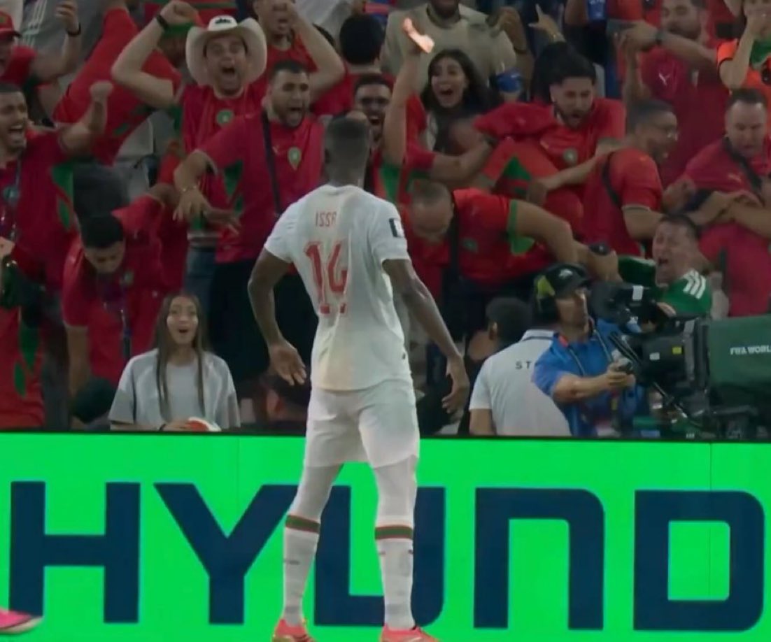 Bosziste's tweet photo. 🇲🇦 L’AURA DE MONSIEUR ISSA DIOP… 🤯

IL EST VENU POUR SAUVER TOUT UN PEUPLE.

PAYS-BAS 1-1 MAROC. #PBMAR #NEDMAR https://t.co/5B0INK8QOS