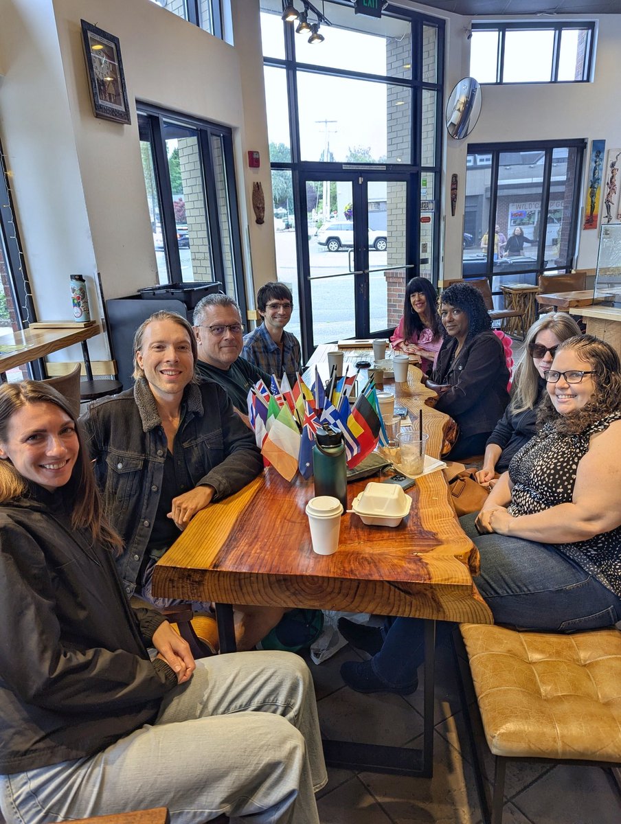 Europeanisn's tweet photo. Conversation during our gathering largely focused on the European diaspora of the Americas with some popular topics including whether Argentina could become a wealthy country again and if Colombia's new right-wing president will benefit the country's European community. https://t.co/STYofvGHv8