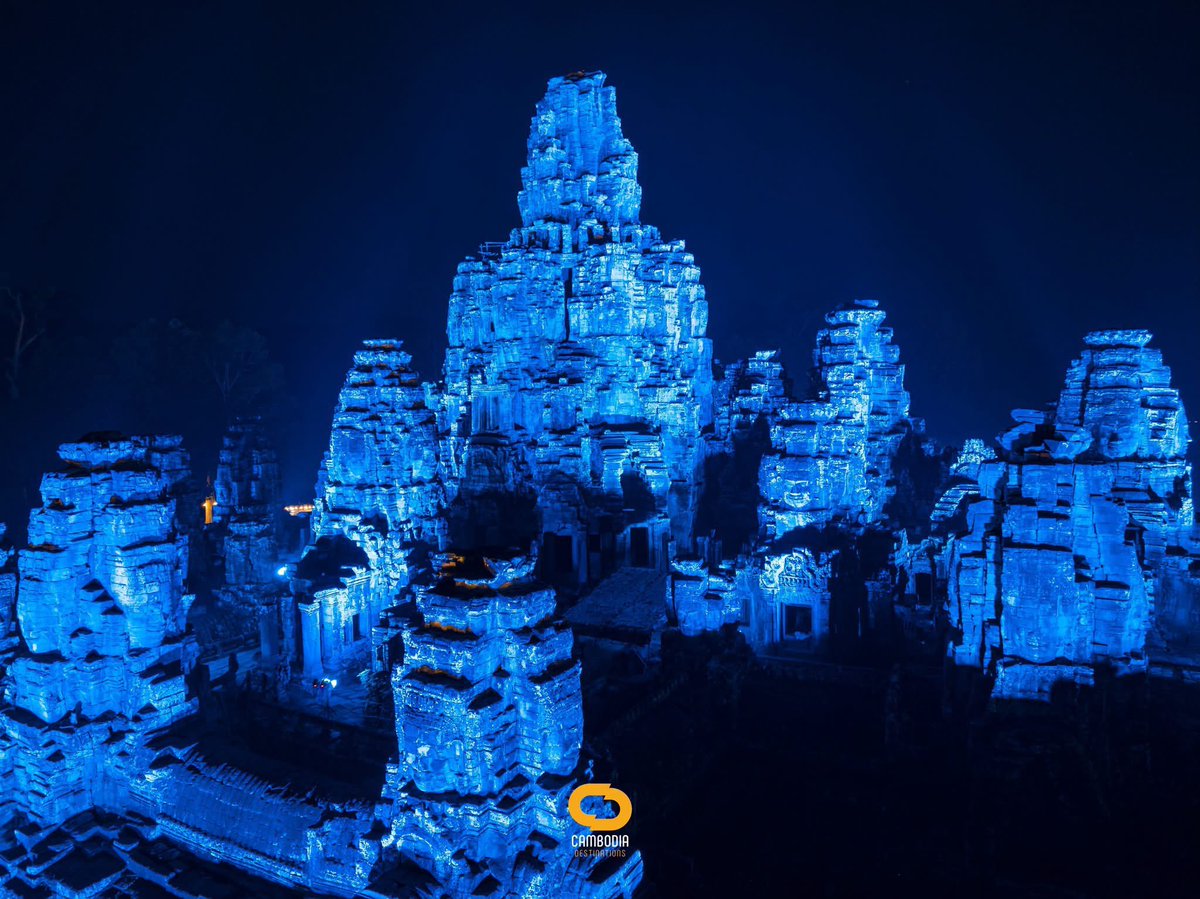 SovanRatana_'s tweet photo. ប្រាសាទបាយ័ន នាពេលរាត្រី 🇰🇭❤️
#ប្រាសាទបាយ័ន #siemreap
#Cambodia https://t.co/CWcpE2BNPT