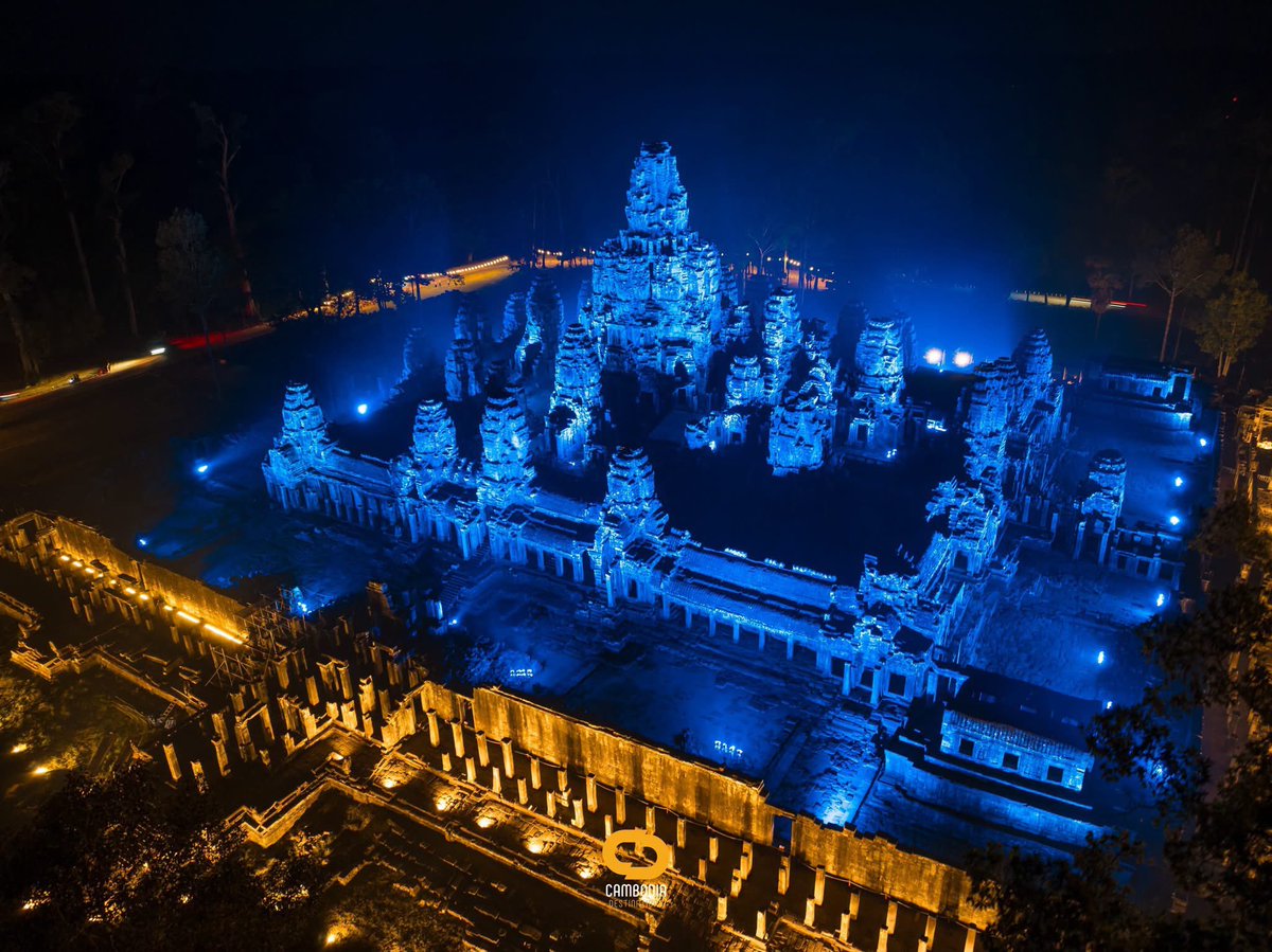SovanRatana_'s tweet photo. ប្រាសាទបាយ័ន នាពេលរាត្រី 🇰🇭❤️
#ប្រាសាទបាយ័ន #siemreap
#Cambodia https://t.co/CWcpE2BNPT