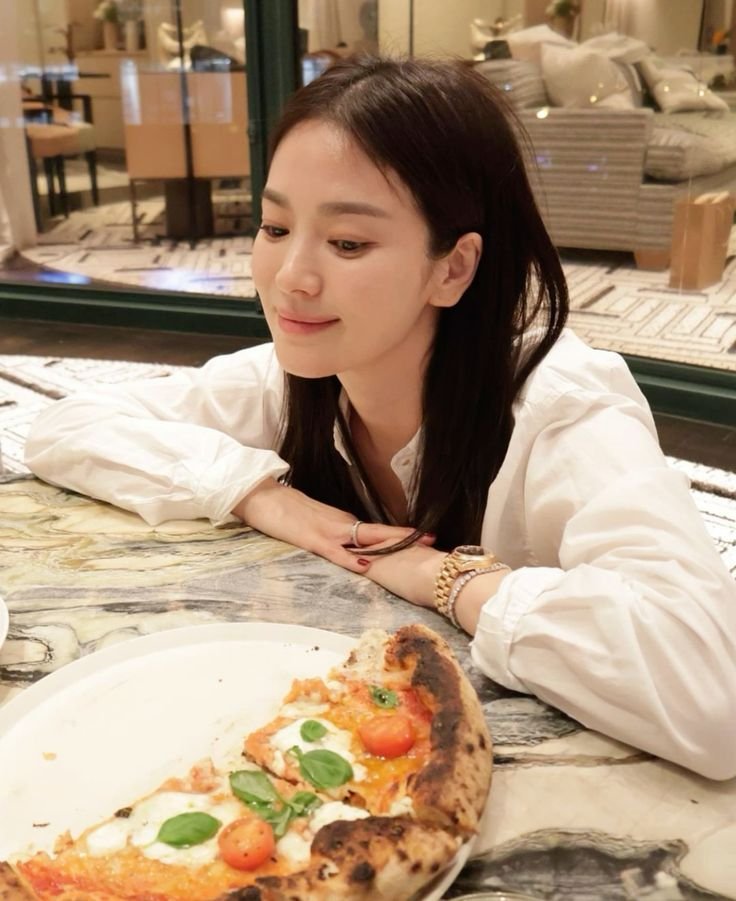 scazlls's tweet photo. ㅤ
ㅤ⟟  □□ Kediaman Ambar &amp; Dominic   ㅤ
ㅤ30 June <10.00 WIB>
ㅤSi cantik ini sudah menunggu dengan wajah berbinar seperti biasa.
ㅤ https://t.co/SgFEwNKWAK
