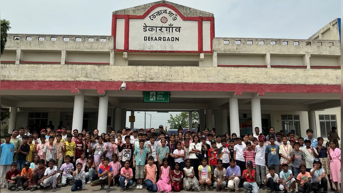 GajrajCorps_IA's tweet photo. Summer Camp 2026: Empowering Youth, Building the Nation

#GajrajCorps conducted #SummerCamp2026 under theme “Yuva Sashaktikaran se Saksham Nagrik”, aimed at inspiring & empowering youth to become responsible citizens & active contributors towards vision of #ViksitBharat@2047.

Guided by #WholeOfSocietyApproach, camp brought together 122 participants from military families, civil communities & adopted villages for a unique learning experience. The programme provided them exposure to government institutions, citizen-centric services, welfare initiatives, military interactions, life-skills training, adventure activities & environmental stewardship.

Visits to nation-building institutions & organisations—included District Administration, Civil Hospitals, Banks, Post Offices, Police Station, Airport, #NameriNationalPark, local industries  which offered valuable lessons in sustainability, entrepreneurship, community participation & nation-building.

Through such initiatives, #GajrajCorps continues to nurture informed, confident & responsible young citizens committed to building a stronger & more prosperous #ViksitBharat@2047.

समर कैंप 2026: युवा सशक्तिकरण, मजबूत भारत

#GajrajCorps ने #SummerCamp2026 का आयोजन “युवा सशक्तिकरण से सक्षम नागरिक” विषय पर किया। इसका उद्देश्य युवाओं को प्रेरित ��रना और उन्हें जिम्मेदार नागरिक बनाना था, ताकि वे #ViksitBharat@2047 के सपने को पूरा करने में अपना योगदान दे सकें।

इस कैंप में सेना के परिवारों, आम नागरिकों और गोद लिए गए गांवों के 122 युवाओं ने भाग लिया। उन्हें सरकारी कार्यालयों, जनसेवा संस्थानों, कल्याणकारी योजनाओं, सेना के कामकाज, जीवन कौशल, साहसिक गतिविधियों और पर्यावरण संरक्षण के बारे में जानकारी दी गई।

प्रतिभागियों ने जिला प्रशासन, सरकारी अस्पताल, बैंक, डाकघर, पुलिस स्टेशन, हवाई अड्डा, #NameriNationalPark और स्थानीय उद्योगों का दौरा किया। इन यात्���ाओं से उन्हें पर्यावरण संरक्षण, स्वरोजगार, समाज की भागीदारी और राष्ट्र निर्माण के बारे में सीखने का अवसर मिला।

ऐसे कार्यक्रमों के माध्यम से #GajrajCorps जागरूक, आत्मविश्वासी और जिम्मेदार युवाओं को तैयार कर रहा है, जो एक मजबूत और समृद्ध #ViksitBharat के निर्माण में अपनी महत्वपूर्ण भूमिका निभाएंगे।

#YouthEmpowerment #NationBuilding #KnowYourArmy #CivilMilitaryFusion #FutureLeaders #EkBharatShreshthaBharat #AmritKaal #CommunityEngagement #NortheastIndia

@adgpi  @easterncomd   @GajrajCorps_IA  @SpokespersonMoD  @HQ_IDS_India  @PIB_India  @DefenceMinIndia @PROTEZPUR  @mygovassam @PMOIndia  @prodefgau  @assamforest     @DCSonitpur