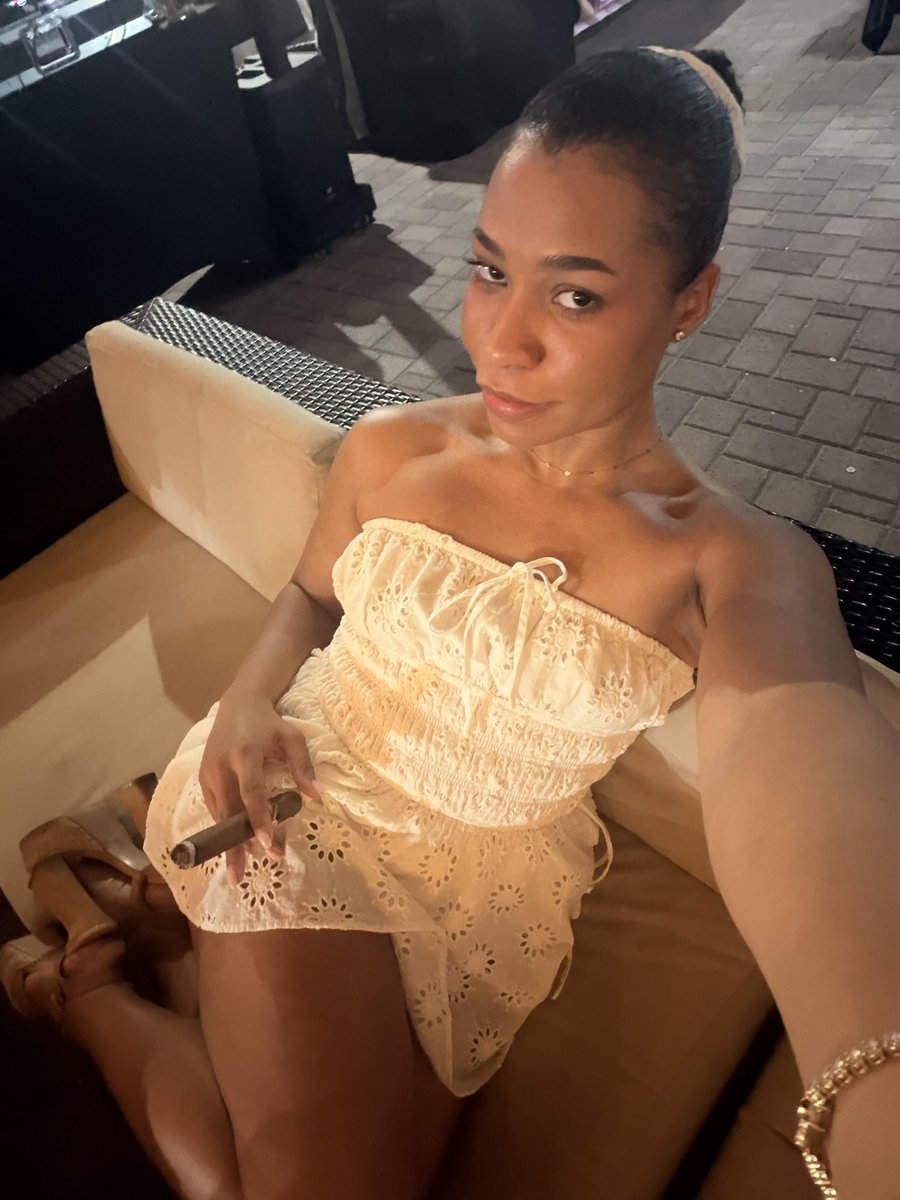 AmiOhMy's tweet photo. An indulgent night for your favorite hedonist 🥃 https://t.co/rONR0pwD0P
