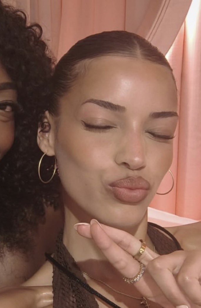 jjkdana's tweet photo. yk what fuck it! CALANIE IN 5, DAYDA IN 7! #loveislandusa https://t.co/vLoUcFQVsE