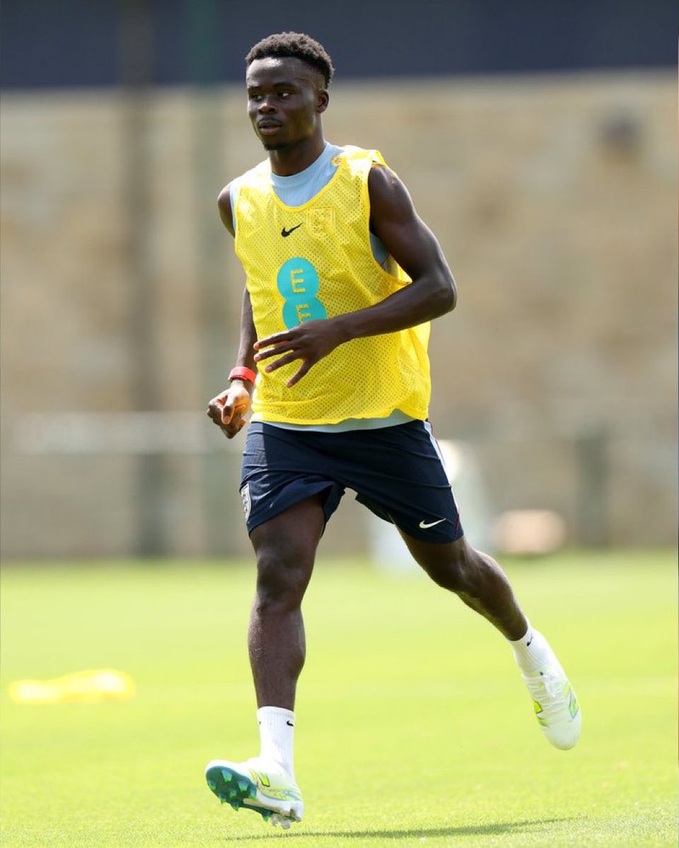 DailyAFC's tweet photo. Bukayo Saka in training with England 🏴󠁧󠁢󠁥󠁮󠁧󠁿 https://t.co/BM4H1GUw6Z