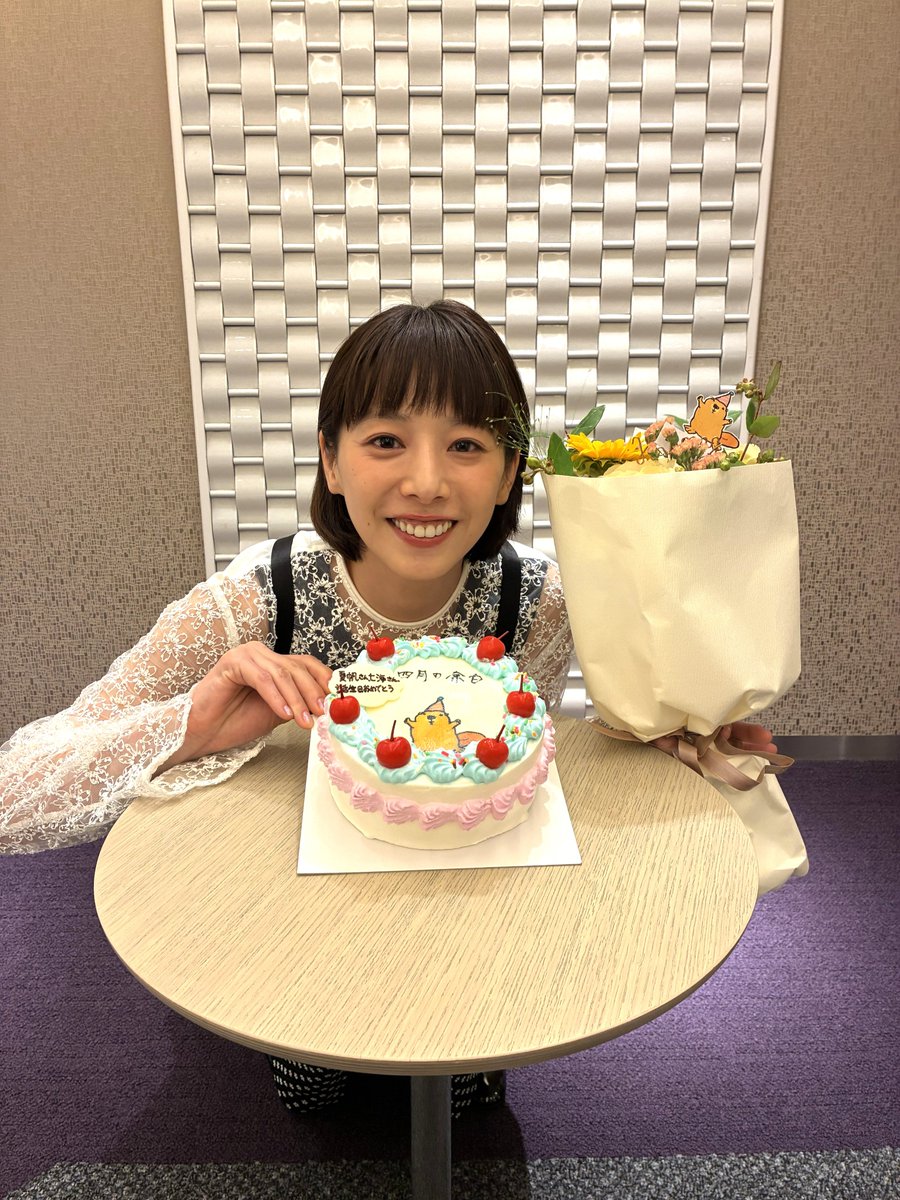 Shigatsu_yohaku's tweet photo. 🎂𝐇𝐀𝐏𝐏𝐘 𝐁𝐈𝐑𝐓𝐇𝐃𝐀𝐘🎂
・┈┈ 

本日6/30は
草野 冬子役 #夏帆 さんのお誕生日！

実は舞台挨拶当日に
夏帆さんのお誕生日も先取りで
お祝いさせていただきました🎉

夏帆さんおめでとうございます！

┏　　　　　　　┓

　　四月の余白  

┗　　　　　  　  ┛  

#四月の余白
┈┈・ 
監督：#吉田恵輔
出演：#一ノ瀬ワタル／#夏帆 #上阪隼人 ほか 
𝐍𝐎𝐖 𝐒𝐇𝐎𝐖𝐈𝐍𝐆