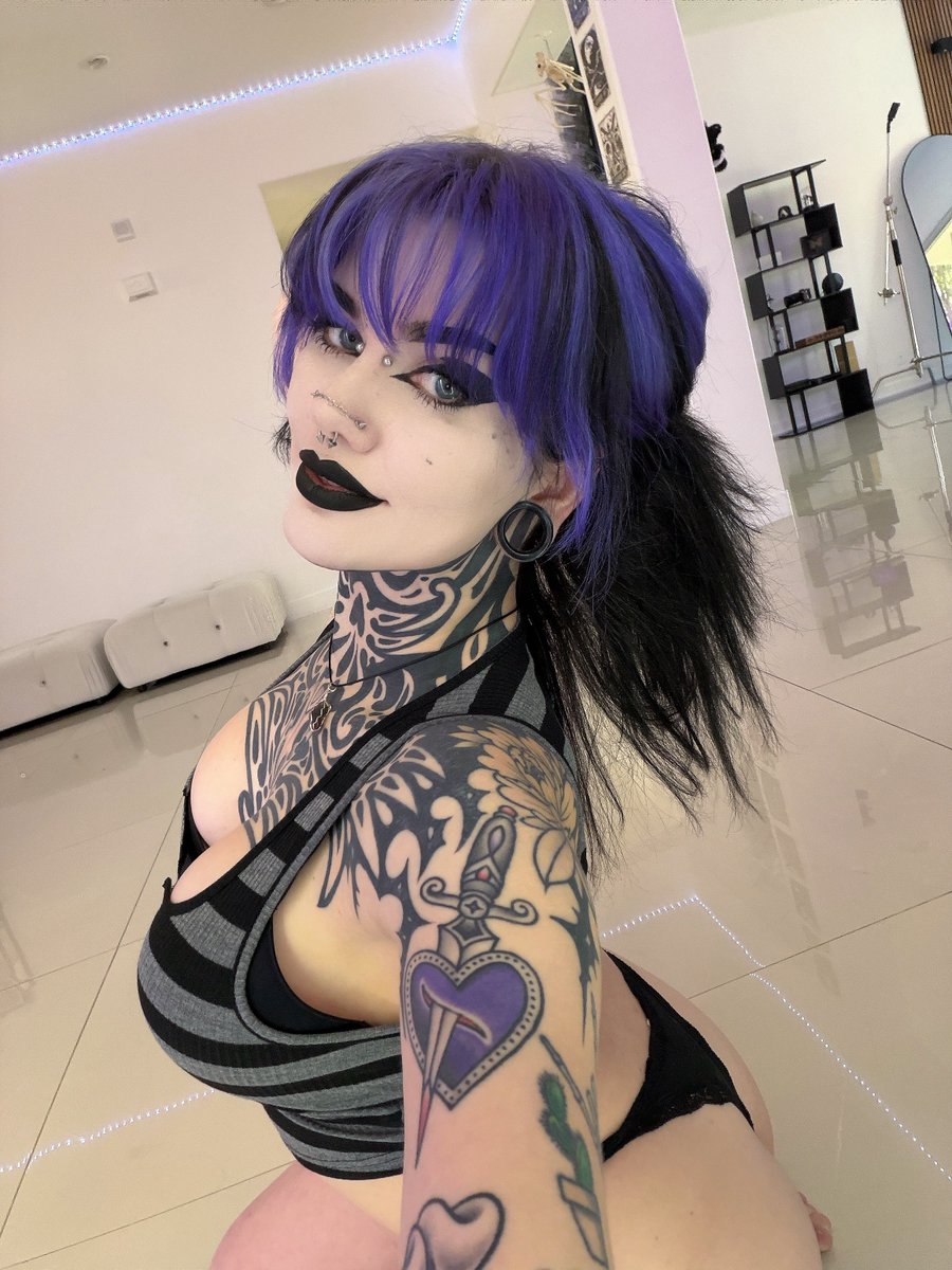 Lav_daydream's tweet photo. Going to a pool party later :3 https://t.co/Ee0zpHqlTS