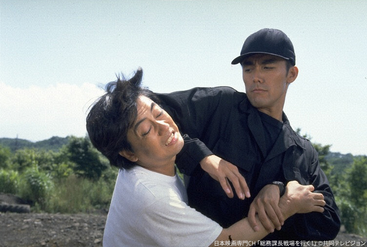 nihoneiga's tweet photo. ／
明日はこちらの
#沢田研二 出演作も✨
＼

「#総務課長戦場を行く！」
◆7/1(水)深夜2時20分～ほか

#三谷幸喜 流社会派テレビドラマ📙

平和ボケしたサラリーマンを
沢田研二がコミカルに好演🪖

三谷の平和への思いを巧みに体現👤

#阿部寛 #前田吟 #萬田久子 #中野英雄
https://t.co/XVAeUXMw0R https://t.co/drWCFut7Ie