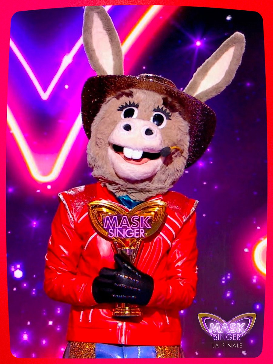 FrenchEmbassyPH's tweet photo. UY PHILIPPINES 🇵🇭🏆

👏 Félicitations to Billy Crawford for winning Season 9 of Mask Singer France! 🎭🎤🇫🇷

A wonderful celebration of the creativity and talent that continue to strengthen the cultural ties between France and the Philippines. Bravo!  🇫🇷🤝🇵🇭 https://t.co/ClihMII7IZ