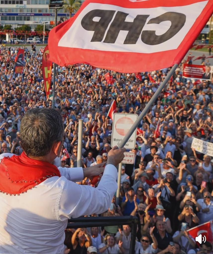 kimyamavi's tweet photo. SANKİ BİR HALKIN ÖZGÜRLÜK UMUTLARI 🫶

#ÖzgürÖzel https://t.co/hLbSC9qzK0