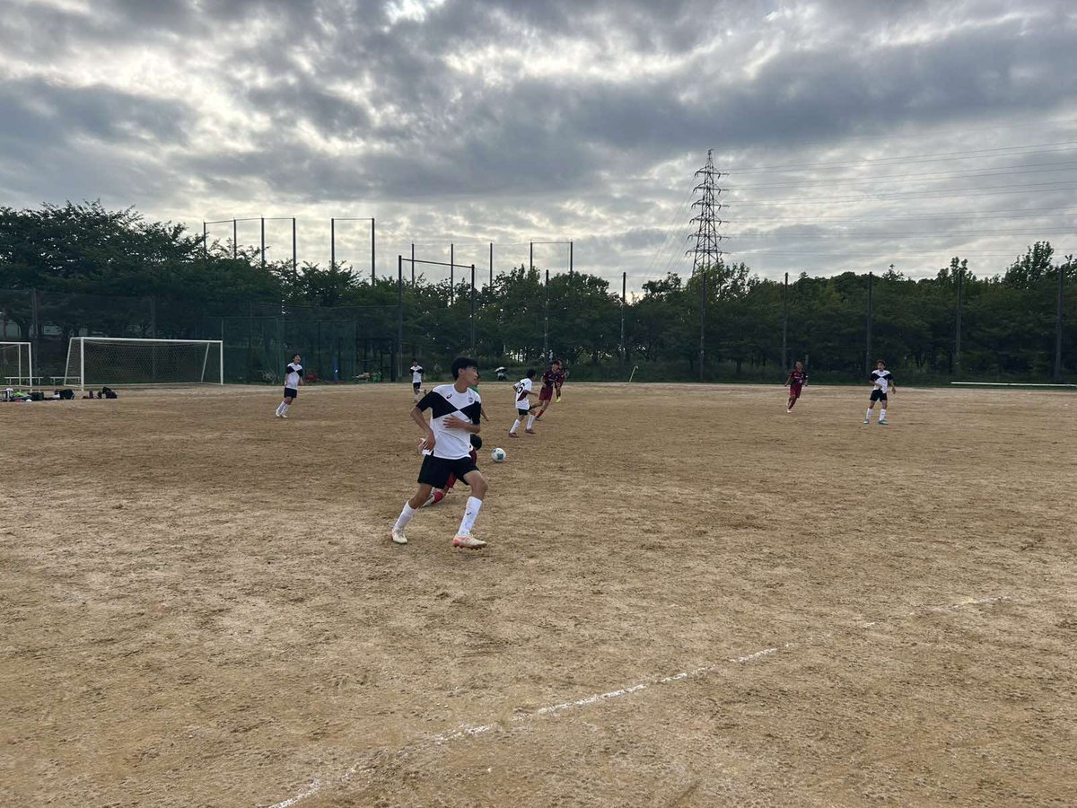 visselschool's tweet photo. 【#ヴィッセル神戸 SS U-15UMDS 活動報告】

公式戦を見据え、2・3年生で
紅白戦とPK対決を実施！
ライバルとバチバチに競い合う
熱い戦いに🔥

作戦盤を使い
主体的に話し合う姿も頼もしい限り！
チーム一丸となって公式戦へ挑みます！
これからも温かいご声援よろしくお願いします‼️

#中学生チーム https://t.co/I3FEeFe8mB