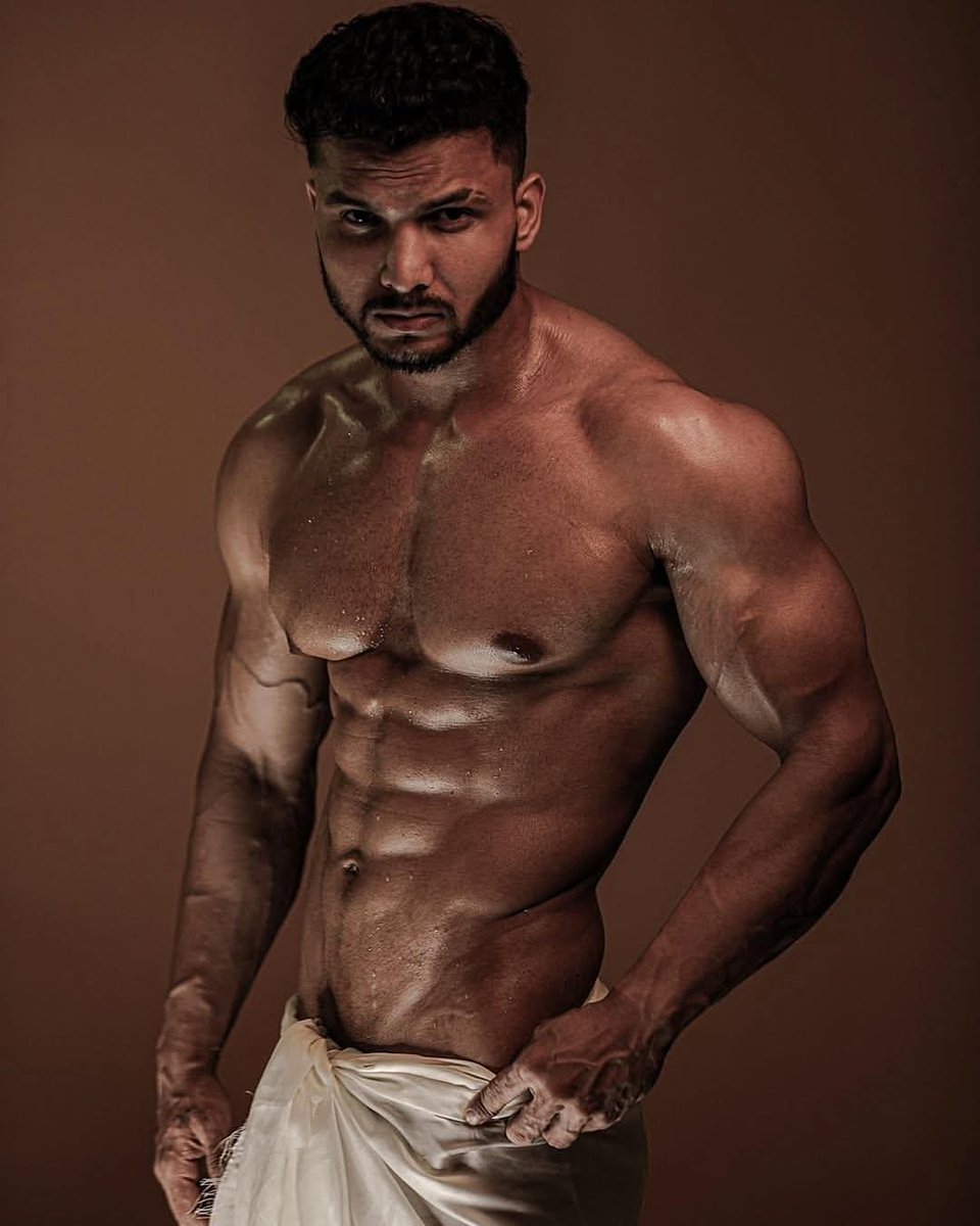 desiboy4e's tweet photo. Indian hot guys muscular 
#indianman #desihunk #indianmuscular #gayfitness #alfamans #gayx
#gay #hotguy https://t.co/PU8PqH9d7H
