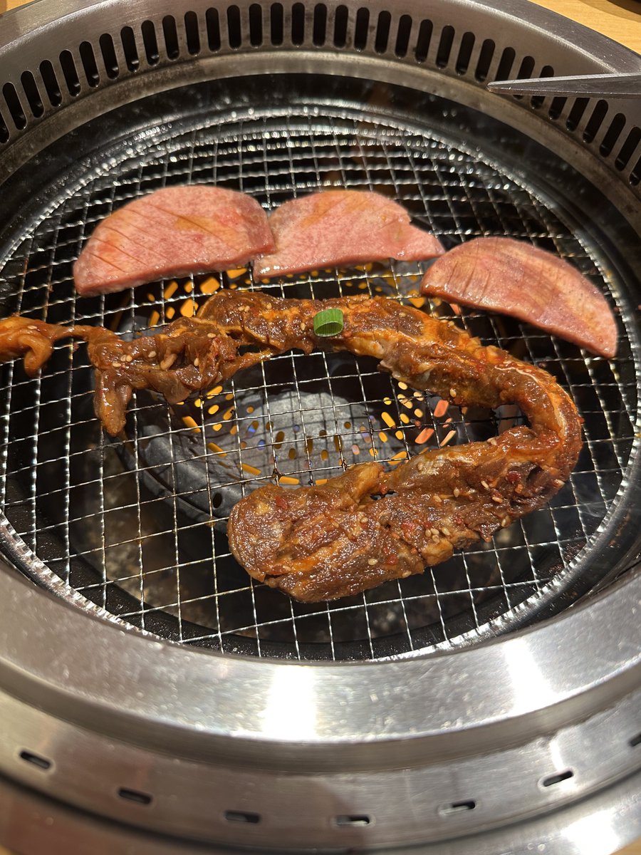 tonbo_cc's tweet photo. 焼肉うまうま～(≧∇≦)

#相互フォロー https://t.co/MNk5ekb4Qs