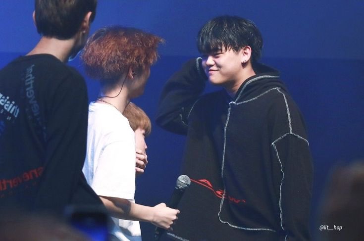 0122stbr's tweet photo. 우울할땐온쳉을봐.. 저 하오니 보고 웃은 모습 미친 거 아니야??! https://t.co/7ID1mrG9qF