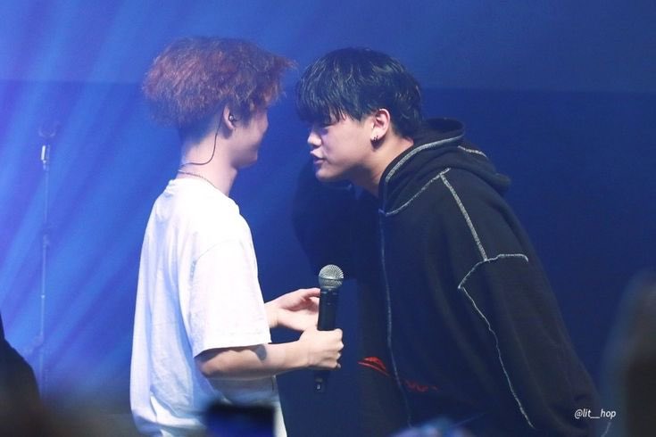 0122stbr's tweet photo. 우울할땐온쳉을봐.. 저 하오니 보고 웃은 모습 미친 거 아니야??! https://t.co/7ID1mrG9qF