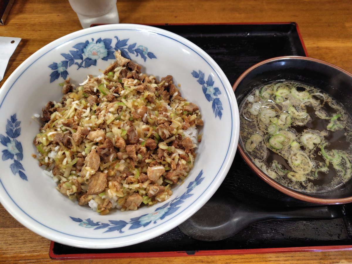 CqL1w's tweet photo. 今日の昼飯は室蘭ラーメン八屋です。ラーメンではなく特盛セットをいただきました。お腹いっぱいです。
ごちそうさまです🍜！

#秋田市　#ラーメン屋 https://t.co/ZeHiGaAQ13