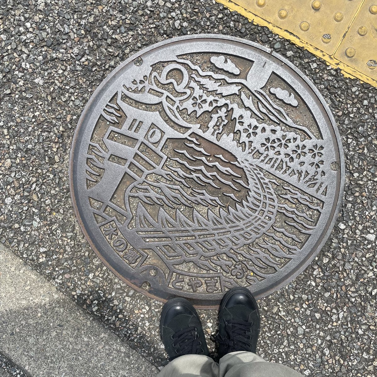 19_r1's tweet photo. 富山のマンホールコレクション https://t.co/mObzaHkPu7