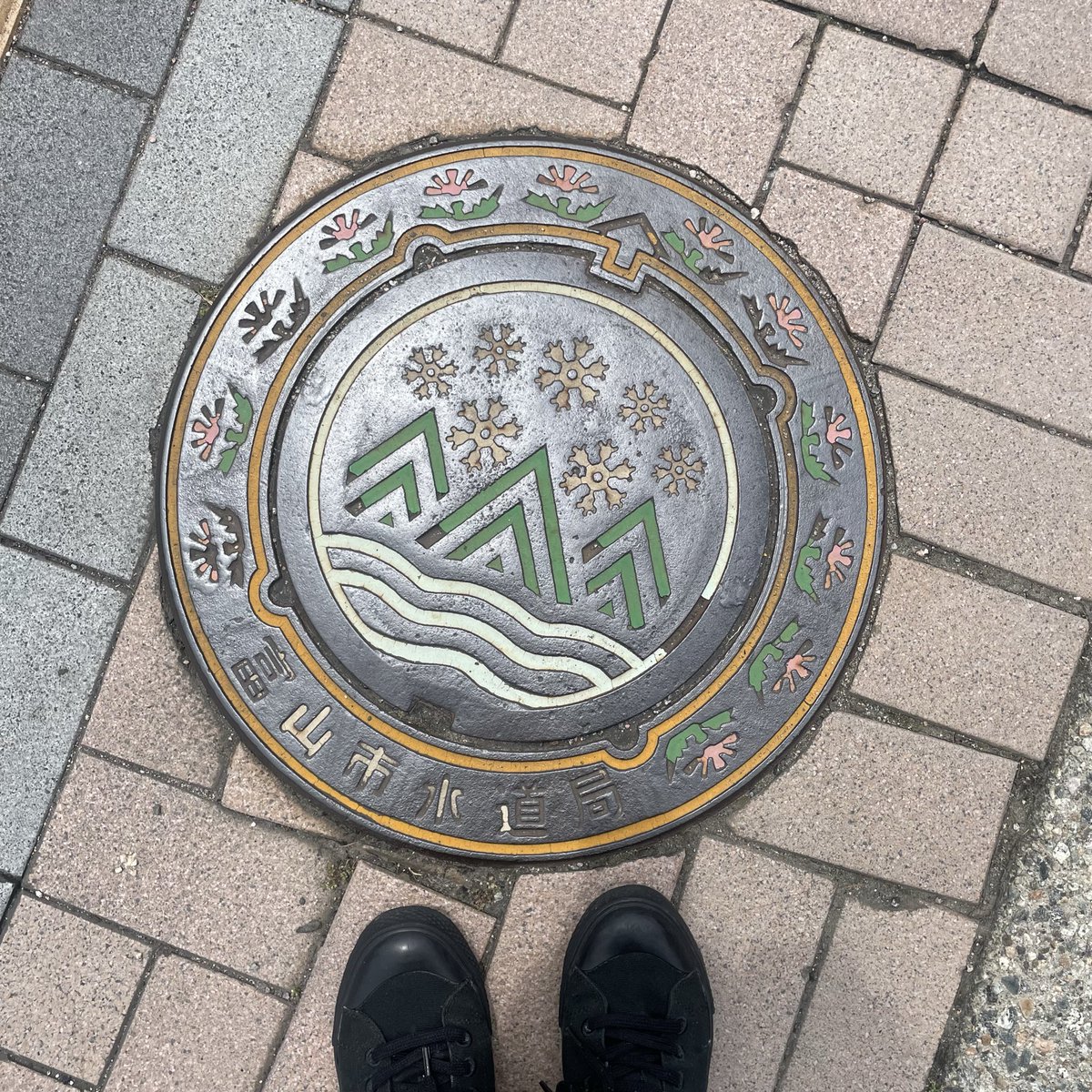 19_r1's tweet photo. 富山のマンホールコレクション https://t.co/mObzaHkPu7