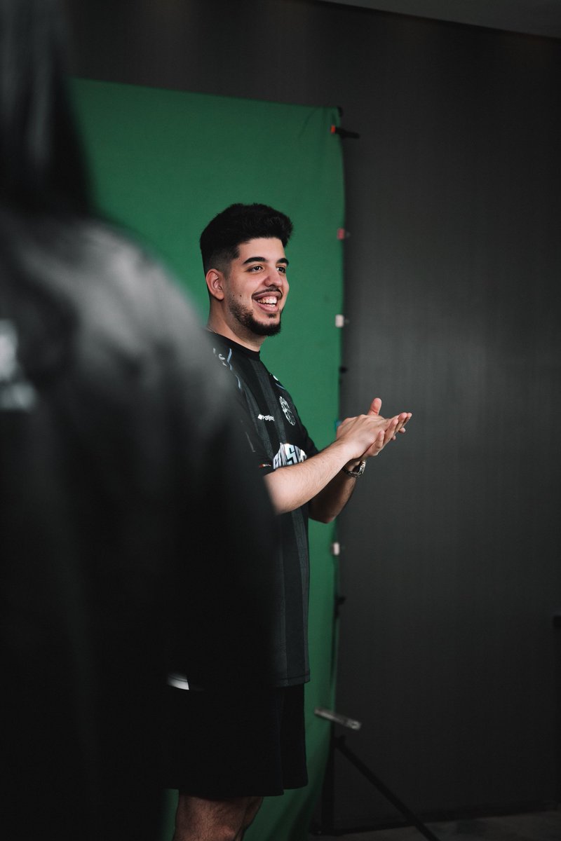 fenseliya's tweet photo. First one today is @BIGCLANgg 
📸👀 https://t.co/hdB3GFMkPO
