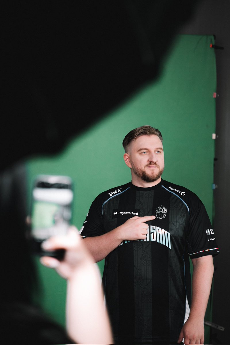 fenseliya's tweet photo. First one today is @BIGCLANgg 
📸👀 https://t.co/hdB3GFMkPO