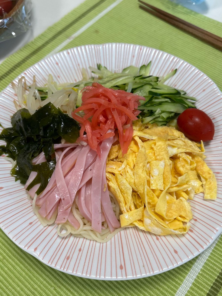 たっぷり具材の冷し中華👍しかし眠い🥱