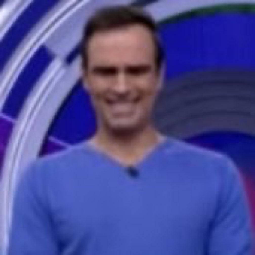 leticeu's tweet photo. wilton pereira sampaio deve estar em extase por esse jogo da holanda e marrocos ter ido pra prorrogação pq vai ser + 30 minutos pra ele dar seu show

#HOLxMAR https://t.co/WbBUNGMMOS