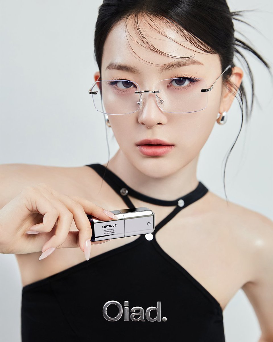 roseussc's tweet photo. #SEULGI with glasses mah tambah ganteng 😞🫰🏻 https://t.co/32gjhRB4e4