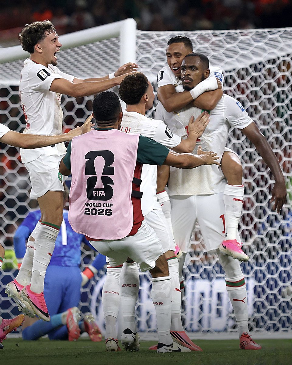 FRMFXtra's tweet photo. Mettez du 𝗥𝗘𝗦𝗣𝗘𝗖𝗧 sur son nom : Issa Diop. 

Quel match de patron ! 🇲🇦👏🏻 https://t.co/0KQLuh9lCN