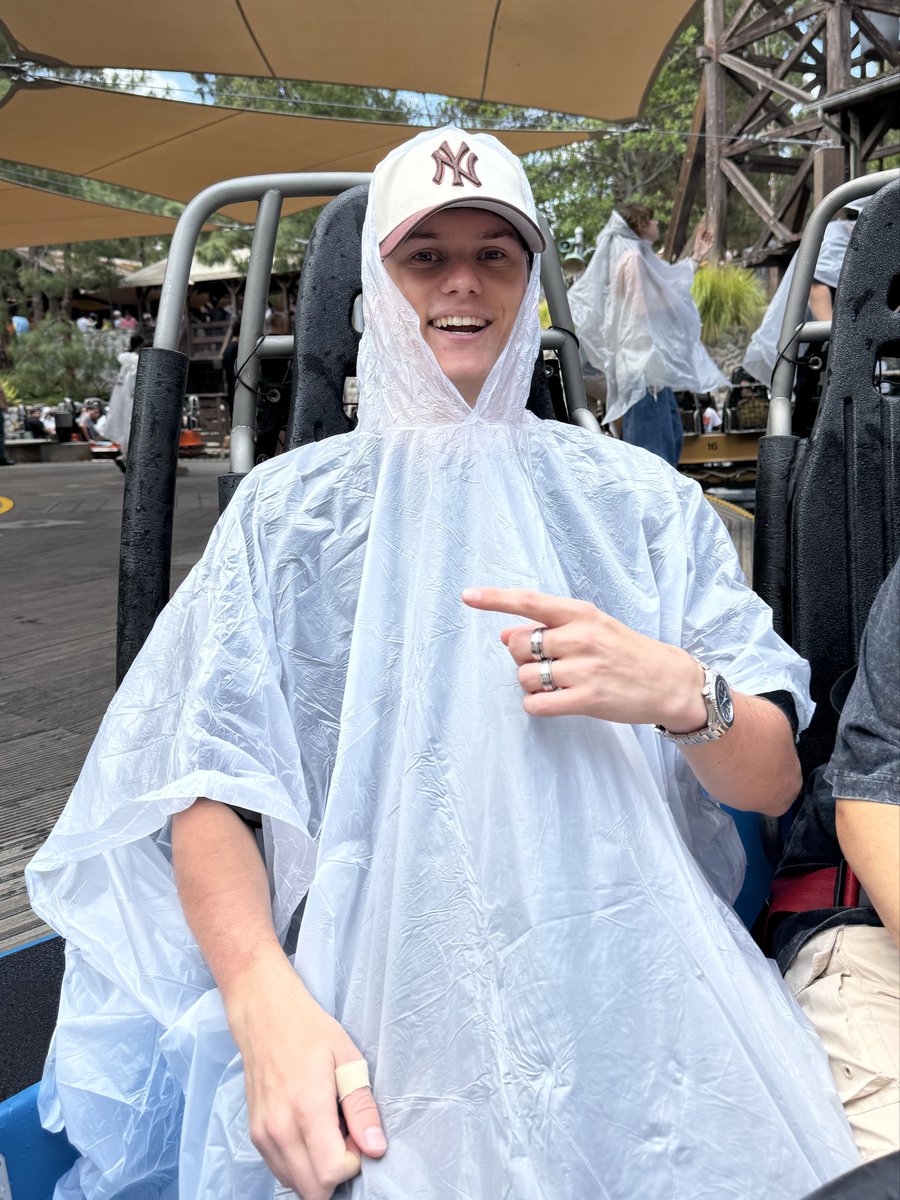 jojosolos's tweet photo. Water rides at Disney… https://t.co/WixNJ7d523